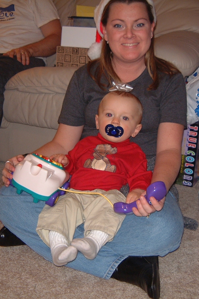 Hildebrand Christmas ScreenSaver/800x600_2000-12-24-13 Vale & Mom.jpg